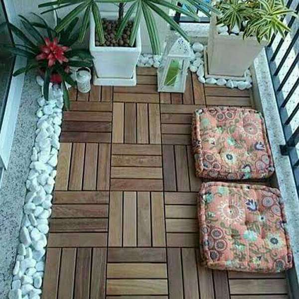 beautify balcony edges with white pebbles 