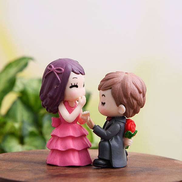 propose couple plastic miniature garden toys - 1 pair