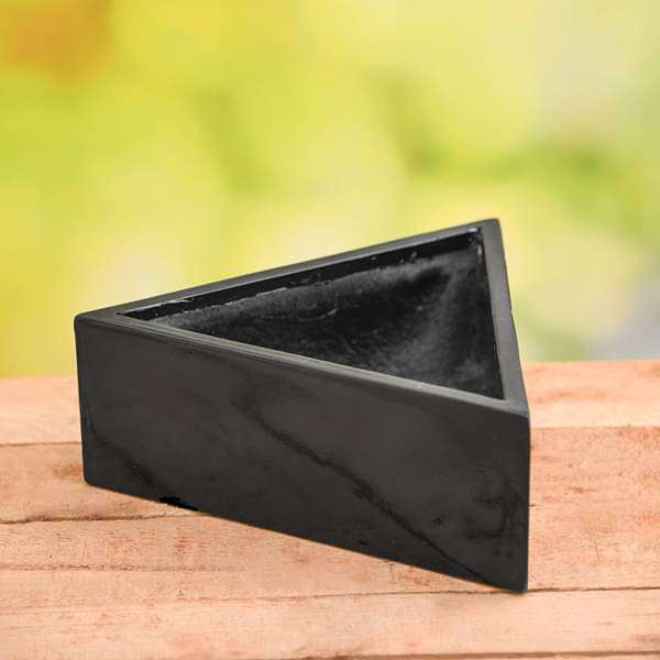 11 inch (28 cm) sml - 007 triangle fiberglass planter (black)